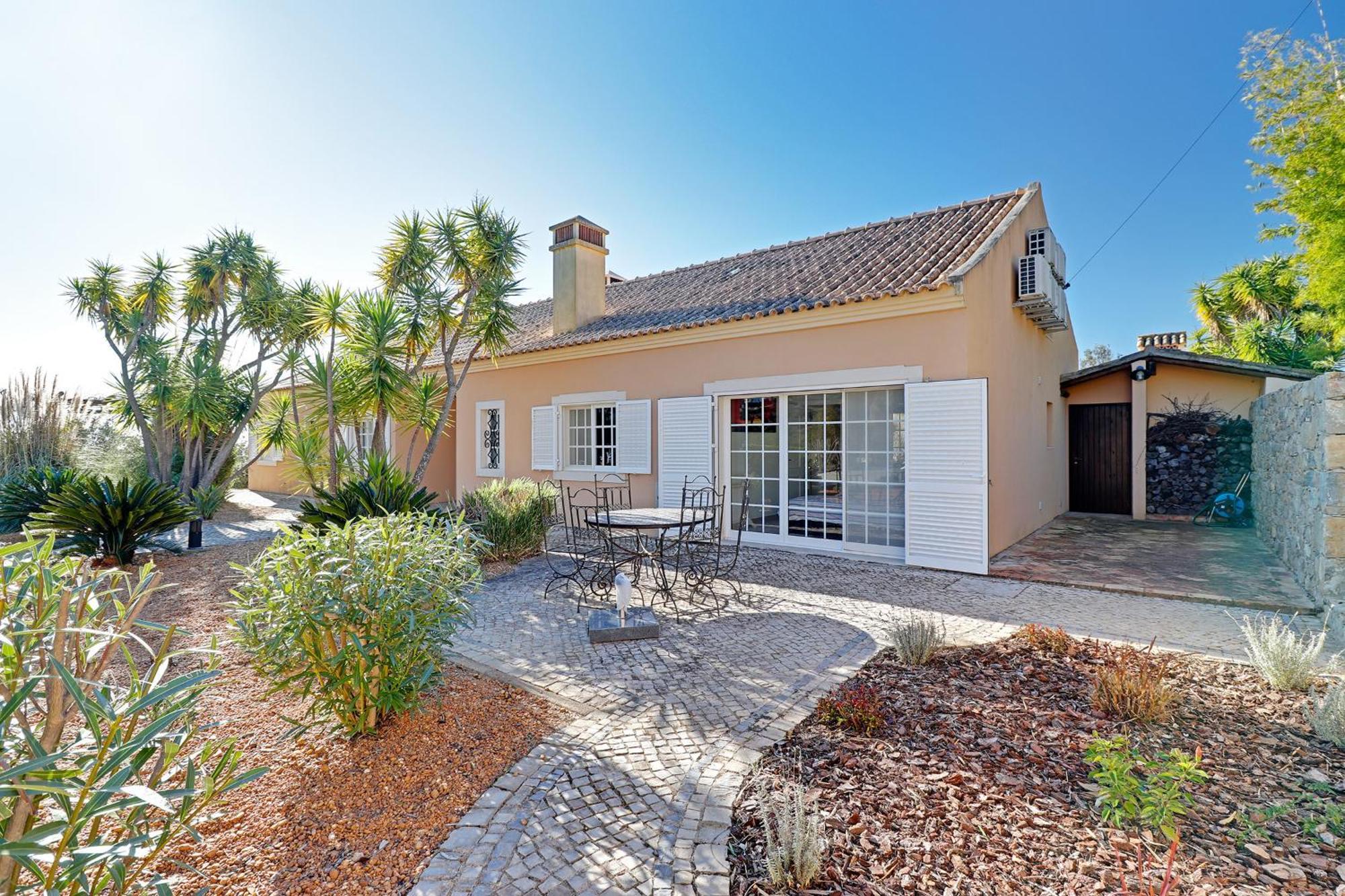 Вилла Casa De Apra By Portucasa Лоле Экстерьер фото